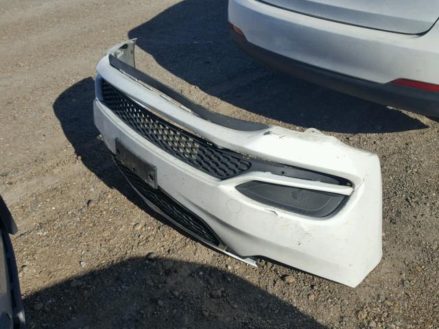 KNAFX4A67F5321445 - 2015 KIA FORTE LX WHITE photo 9