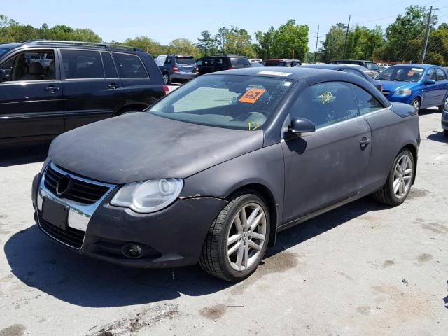 WVWFA71F48V020270 - 2008 VOLKSWAGEN EOS LUX Czarny zdjęcie 2