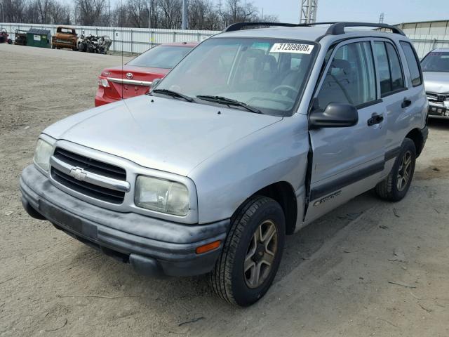 2CNBE13C926921676 - 2002 CHEVROLET TRACKER SILVER photo 2