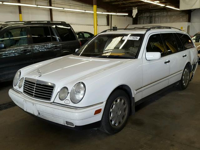 WDBJH82F2XX020568 - 1999 MERCEDES-BENZ E 320 4MAT WHITE photo 2