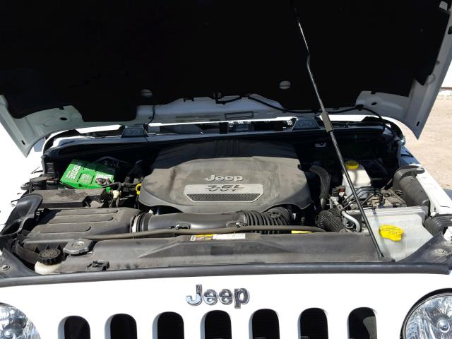 1C4BJWFG3CL244421 - 2012 JEEP WRANGLER U WHITE photo 7