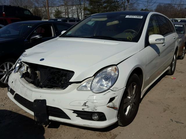 4JGCB65E98A084500 - 2008 MERCEDES-BENZ R 350 WHITE photo 2