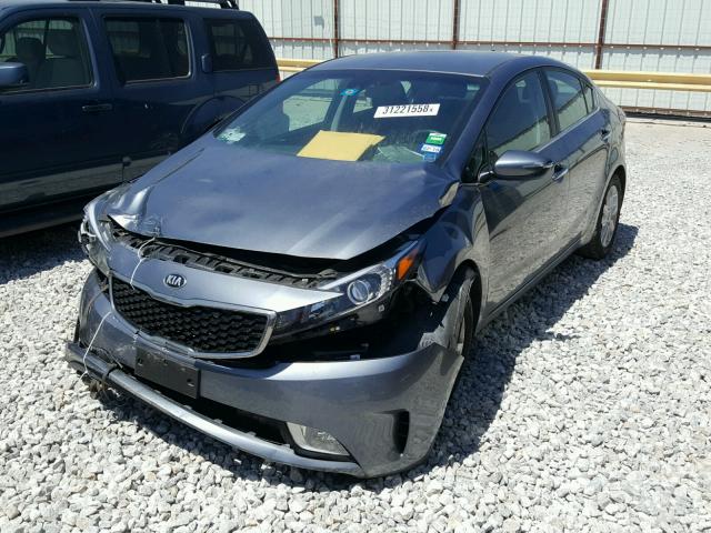 3KPFL4A74HE044073 - 2017 KIA FORTE LX GRAY photo 2