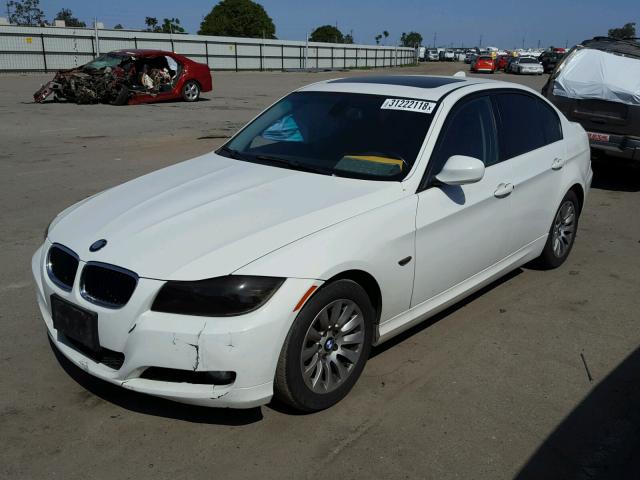 WBAPH57599NM32069 - 2009 BMW 328 I SULE WHITE photo 2