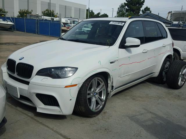 5YMGY0C58BLK27055 - 2011 BMW X5 M WHITE photo 2