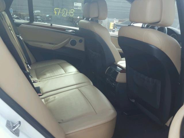 5YMGY0C58BLK27055 - 2011 BMW X5 M WHITE photo 6