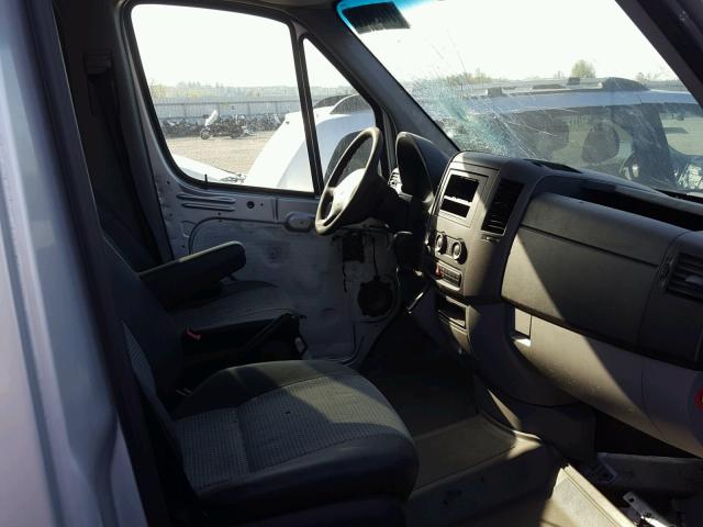 WCDPE745395375172 - 2009 FREIGHTLINER SPRINTER 2 SILVER photo 5