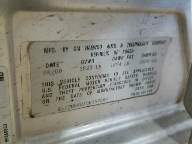 KL1TD56EX9B357096 - 2009 CHEVROLET AVEO LS SILVER photo 10