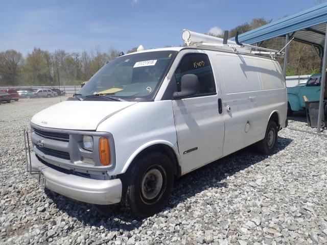 1GCFG25WXW1110104 - 1998 CHEVROLET EXPRESS G2 WHITE photo 2