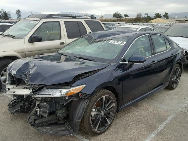 4T1B61HK4JU500090 - 2018 TOYOTA CAMRY XSE BLUE photo 2