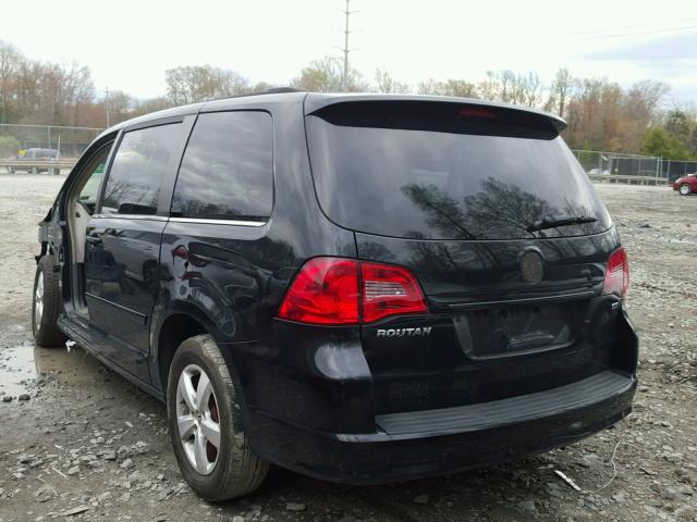 2V4RW3DG2BR642474 - 2011 VOLKSWAGEN ROUTAN SE BLACK photo 3