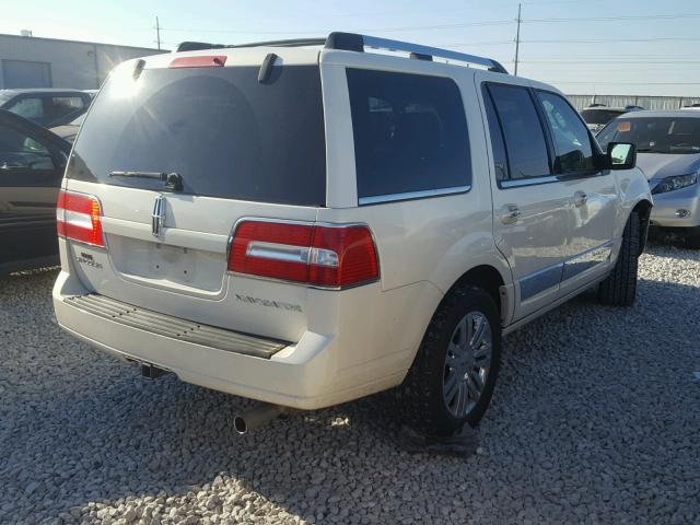 5LMFU27558LJ10010 - 2008 LINCOLN NAVIGATOR WHITE photo 4