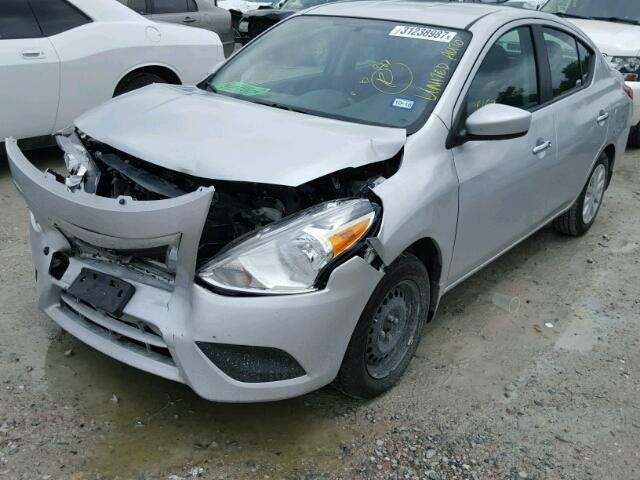 3N1CN7AP0HL812189 - 2017 NISSAN VERSA SILVER photo 2