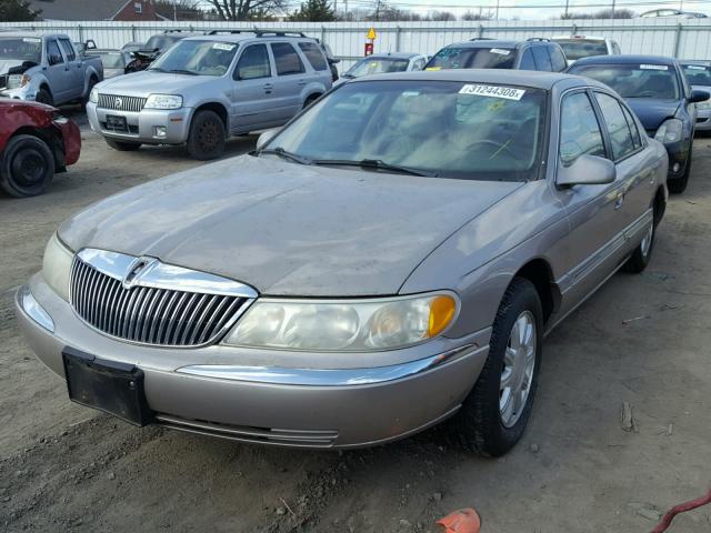 1LNHM97V11Y638253 - 2001 LINCOLN CONTINENTA GOLD photo 2