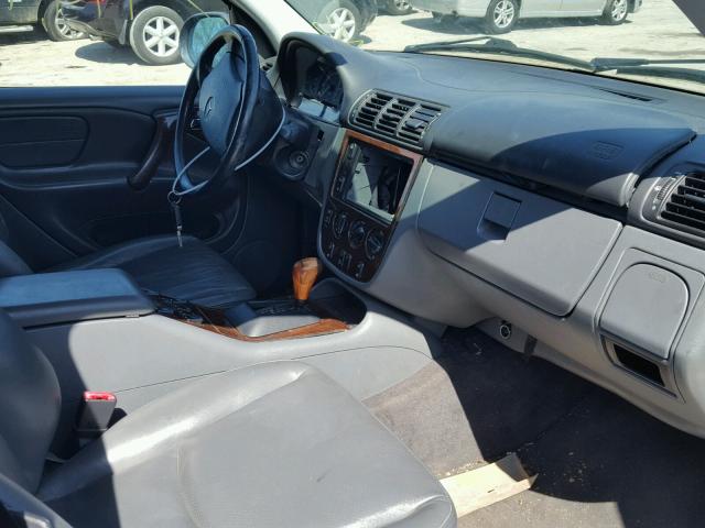 4JGAB72E1XA065911 - 1999 MERCEDES-BENZ ML 430 银色 照片 5