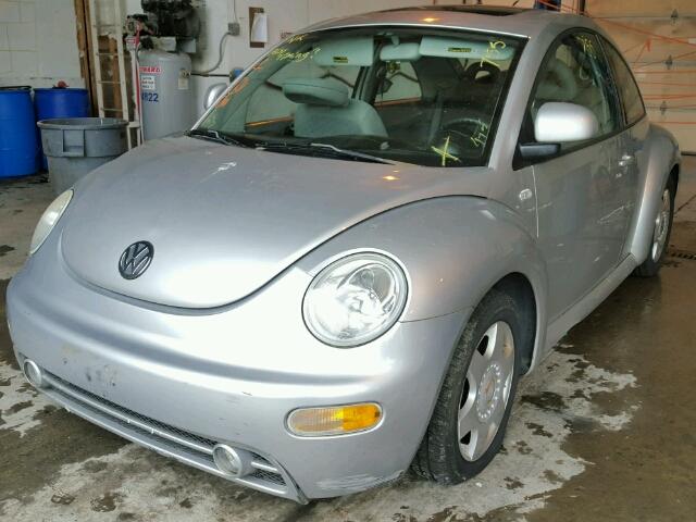3VWCA21C7YM480171 - 2000 VOLKSWAGEN NEW BEETLE 银色 照片 2