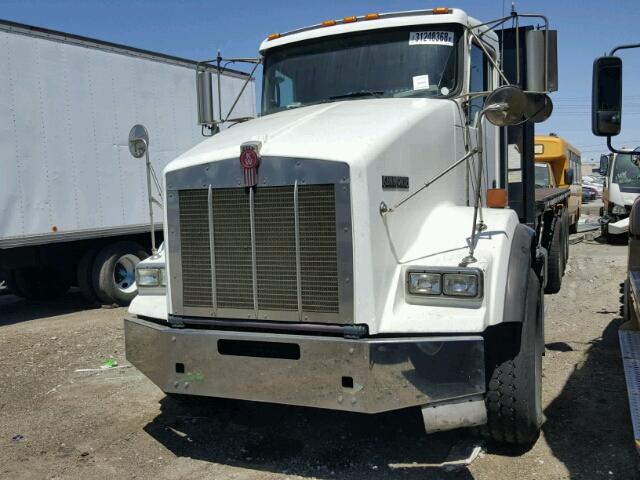 1NKDXUTXX9J253684 - 2009 KENWORTH CONSTRUCTI WHITE photo 2