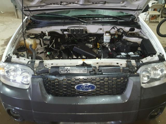 1FMYU93135KD27340 - 2005 FORD ESCAPE XLT WHITE photo 7