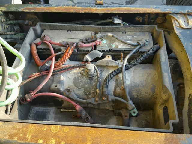 1FUJBBCV67LW86838 - 2007 FREIGHTLINER CONVENTION YELLOW photo 9