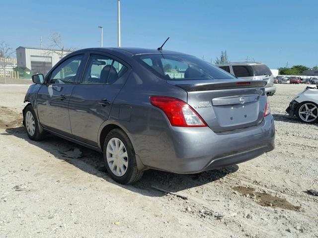 3N1CN7APXGL910211 - 2016 NISSAN VERSA S GRAY photo 3