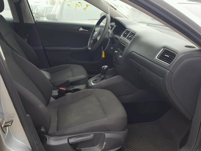 3VW2K7AJ7EM320422 - 2014 VOLKSWAGEN JETTA BASE 银色 照片 5