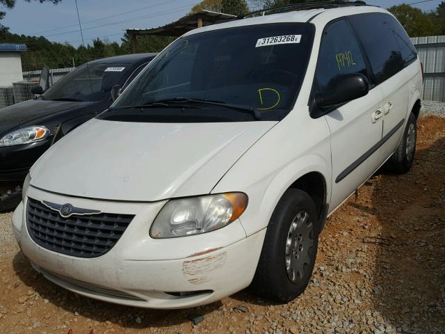 1C8GJ45332B672744 - 2002 CHRYSLER VOYAGER LX WHITE photo 2