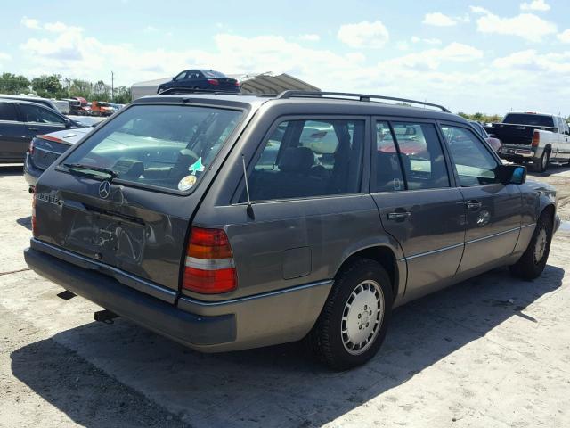 WDBEA90E5NF220157 - 1992 MERCEDES-BENZ 300 TE TAN photo 4