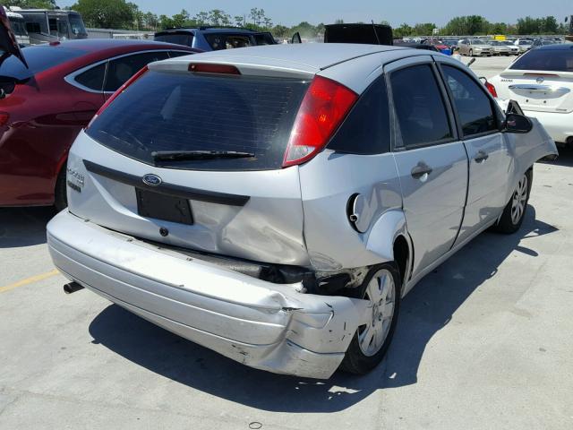 1FAFP37NX7W151580 - 2007 FORD FOCUS ZX5 SILVER photo 4