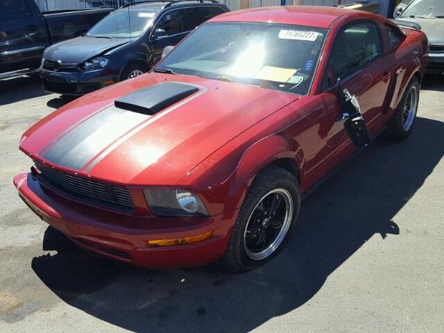 1ZVHT80N685197014 - 2008 FORD MUSTANG RED photo 2