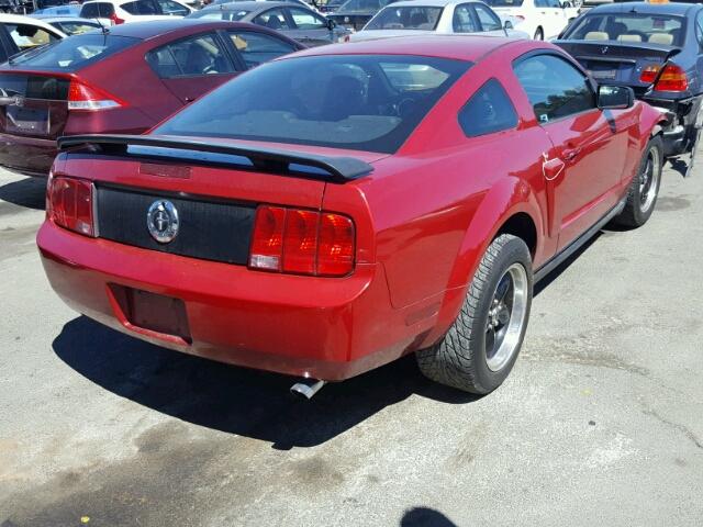 1ZVHT80N685197014 - 2008 FORD MUSTANG RED photo 4