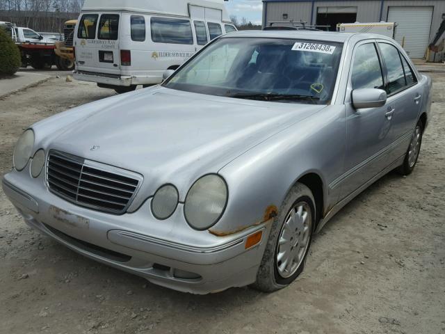 WDBJF82J71X060145 - 2001 MERCEDES-BENZ E 320 4MAT SILVER photo 2