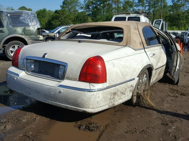 1LNHM83WX4Y621173 - 2004 LINCOLN TOWN CAR U WHITE photo 4