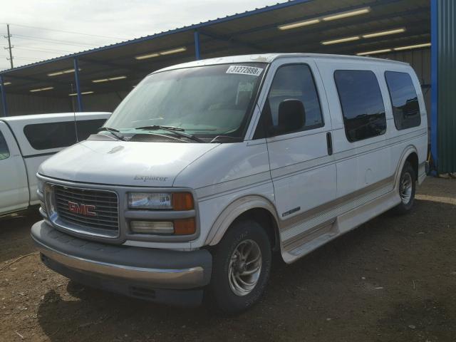 1GDFG15R0Y1238256 - 2000 GMC SAVANA RV WHITE photo 2