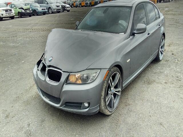 WBAPG73509A641423 - 2009 BMW 323 I GRAY photo 2