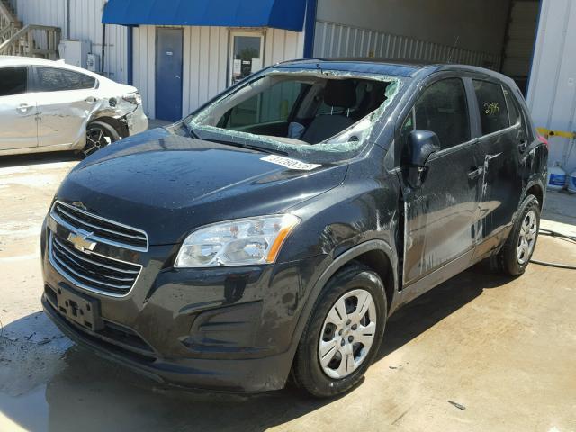 3GNCJKSB1FL245736 - 2015 CHEVROLET TRAX LS BLACK photo 2