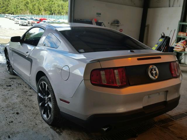 1ZVBP8AM5C5241481 - 2012 FORD MUSTANG SILVER photo 3