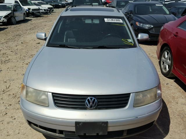 WVWHC63B21E031295 - 2001 VOLKSWAGEN PASSAT GLS SILVER photo 9