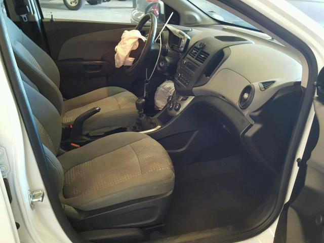 1G1JB5SH7C4232664 - 2012 CHEVROLET SONIC LS 白色 照片 5