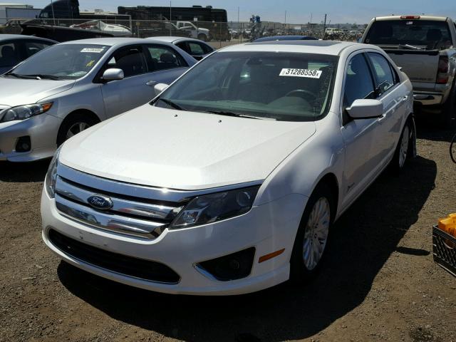 3FADP0L3XBR173276 - 2011 FORD FUSION HYB WHITE photo 2