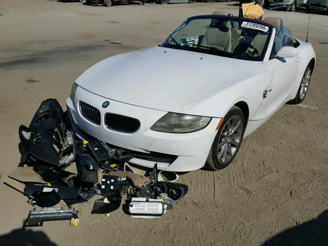 4USBU335X6LW66838 - 2006 BMW Z4 3.0 WHITE photo 2