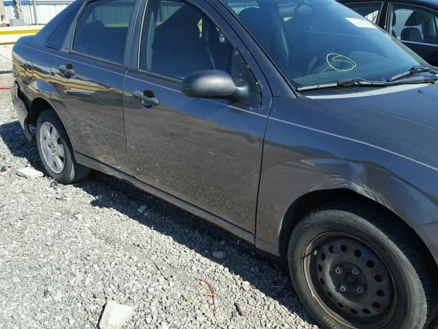 1FAFP34N87W286741 - 2007 FORD FOCUS ZX4 GRAY photo 9