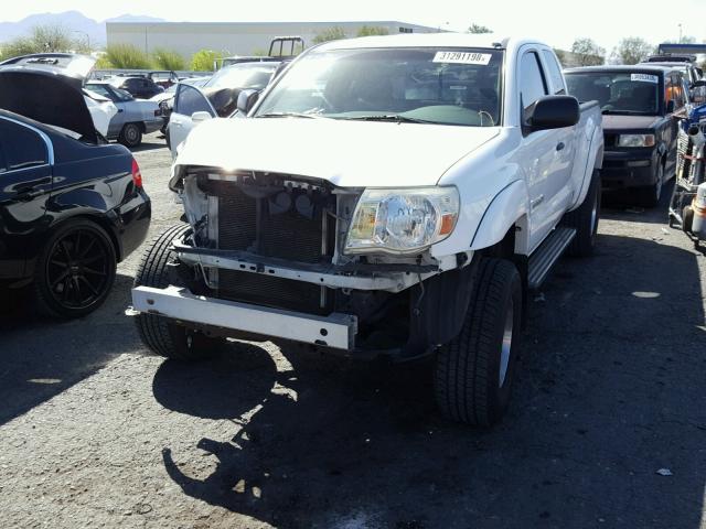 5TETU62N56Z188827 - 2006 TOYOTA TACOMA PRE WHITE photo 2