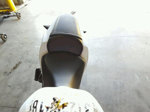 JKAEXEJ12HDA00539 - 2017 KAWASAKI EX650 J თეთრი ფოტო 6