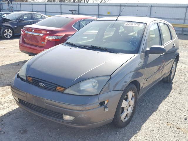 3FAFP37Z74R128551 - 2004 FORD FOCUS ZX5 GRAY photo 2