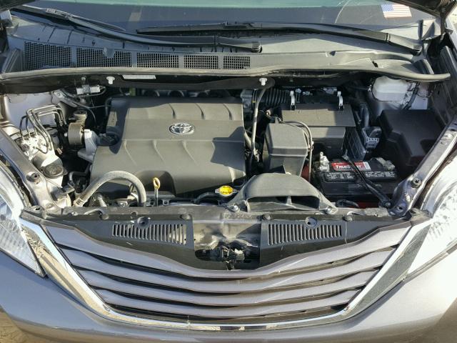 5TDKK3DC2GS710338 - 2016 TOYOTA SIENNA LE GRAY photo 7