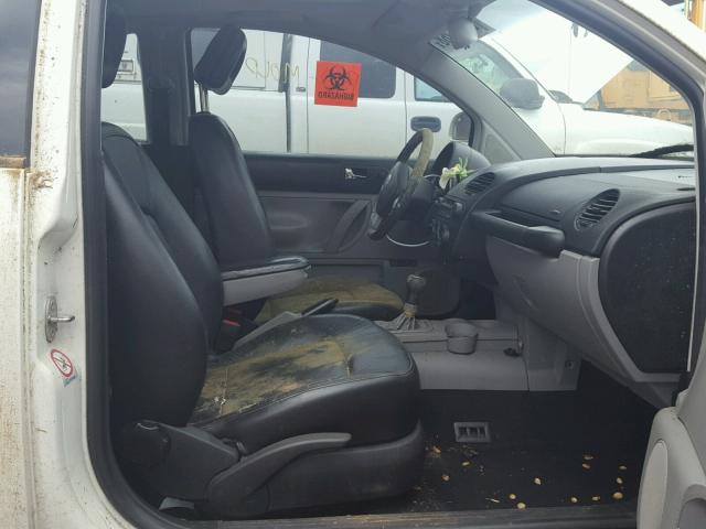 3VWDD21C7XM465504 - 1999 VOLKSWAGEN NEW BEETLE 白色 照片 5