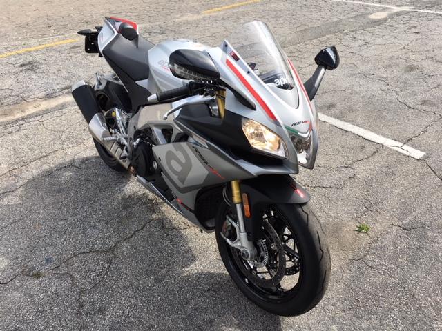 ZD4RKUB01GS000419 - 2016 APRILIA RSV4 RF SILVER photo 1