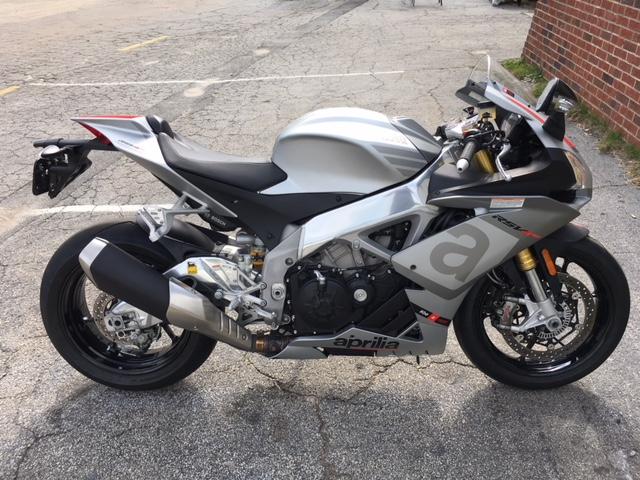 ZD4RKUB01GS000419 - 2016 APRILIA RSV4 RF SILVER photo 2