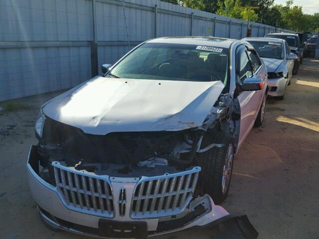 3LNHL2GC6CR822825 - 2012 LINCOLN MKZ WHITE photo 2