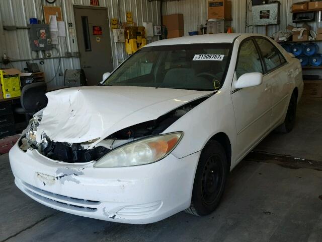 4T1BE32K92U058125 - 2002 TOYOTA CAMRY LE/X WHITE photo 2